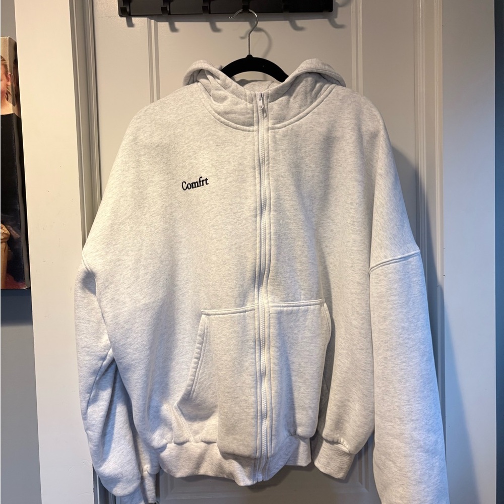 Comfrt White Hoodie medium